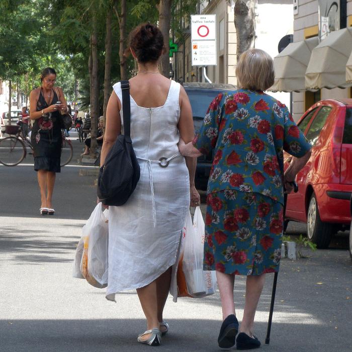 Italia. Dramele badantelor românce, împletite cu dorul de casă: „Acum ne învinovățesc și pentru coronavirus“