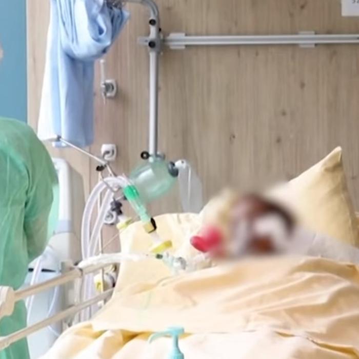 Un copil a murit după ce a mâncat şaorma stricată: Sute de persoane au ajuns la spital în stare gravă