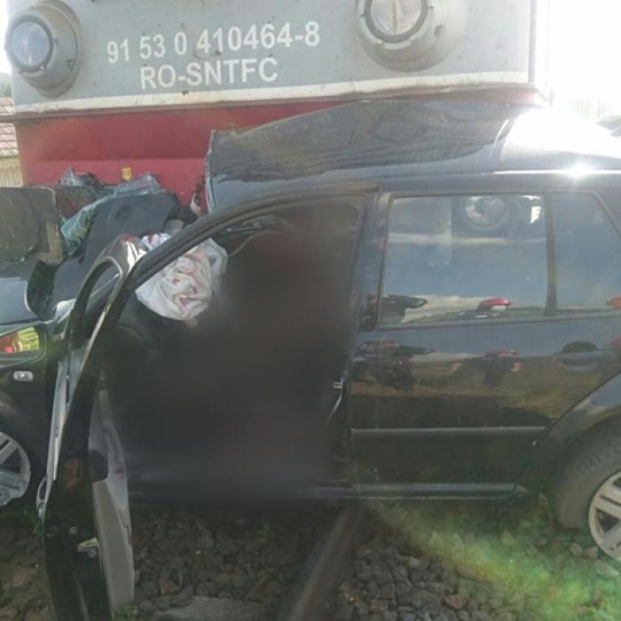 Român mort după ce a fost sfârtecat de tren, în mașină, la Suceava