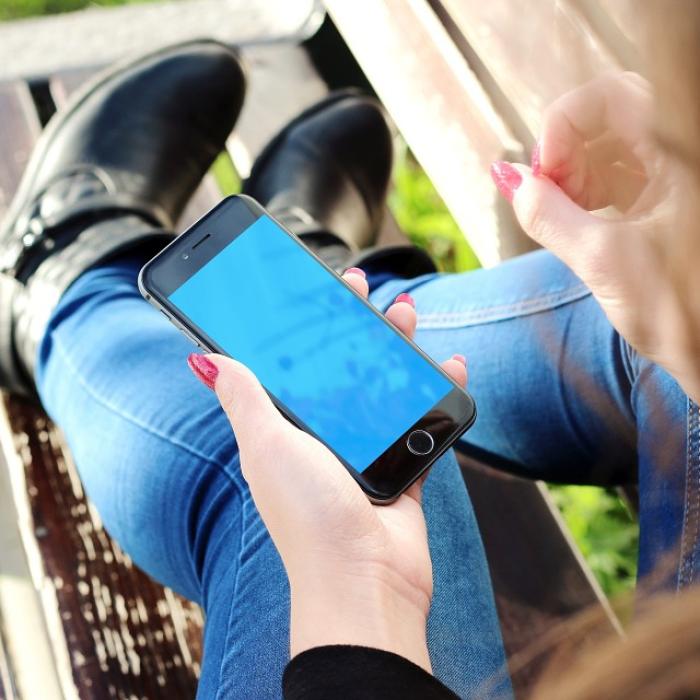 Nouă ȚEAPĂ printre români, pe Internet: „Vă pun să le trimiteți datele pe un număr de telefon din STRĂINĂTATE“