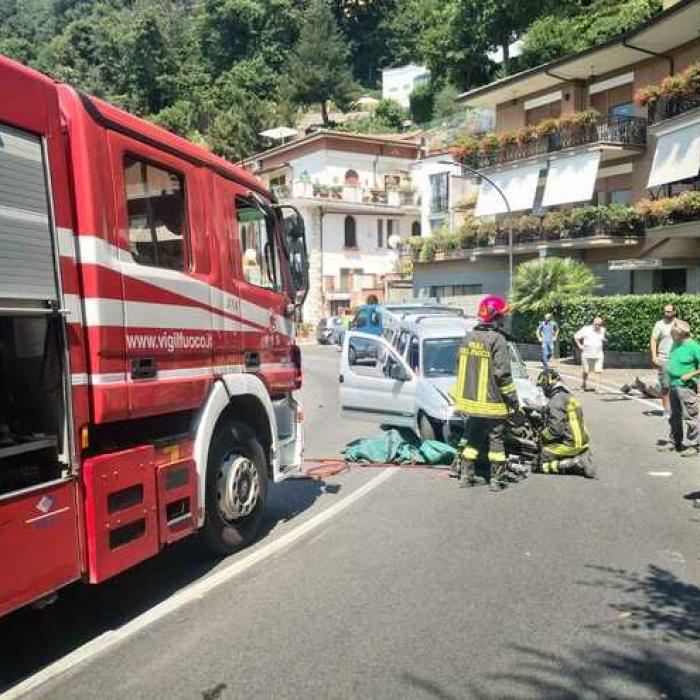 Un român cu un Fiat a făcut prăpăd în Italia: Victima, transportată cu elicopterul la spital