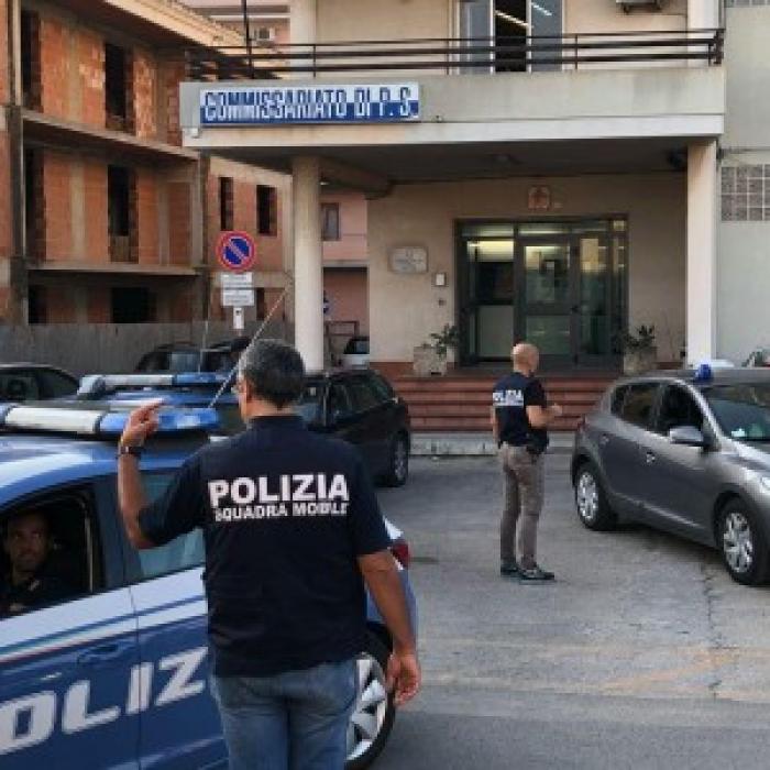 Italia. Român cu tupeu, la furat în Penny. A sugrumat o angajată și s-a luat la harță cu poliția: „Oricum nu-mi poți face nimic“
