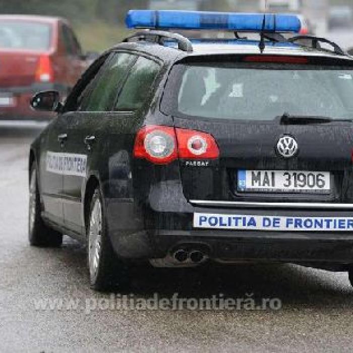 Audi, abandonat pe marginea drumului. Mașina avea înăuntru marfă de 35.000 de euro