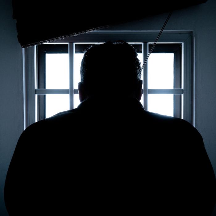 Român condamnat pentru viol în Anglia, trage cu dinții să nu fie adus în țară: „Am soția și copiii aici!“