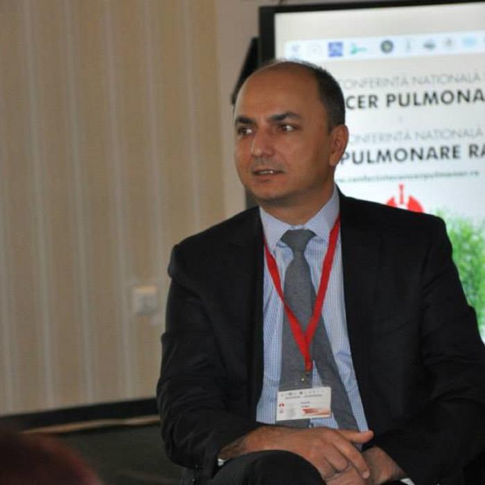 Medic român din UK: „Nivelul discuţiilor din România despre COVID-19, penibil. Medicina a ajuns terfelită de politicieni cu interese”