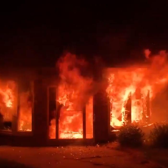 SUA. PROTESTE violente după ce poliţia a împuşcat un bărbat de culoare: Oraş cuprins de flăcări - VIDEO