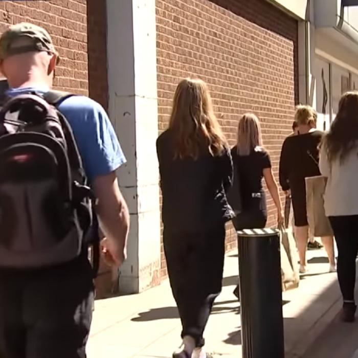 STUDIU. Este sau nu eficientă regula de 1 sau 2 metri distanţă între persoane?