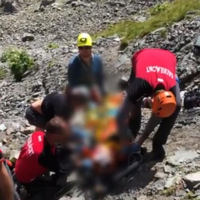Militar român, mort după ce a căzut în gol sute de metri 