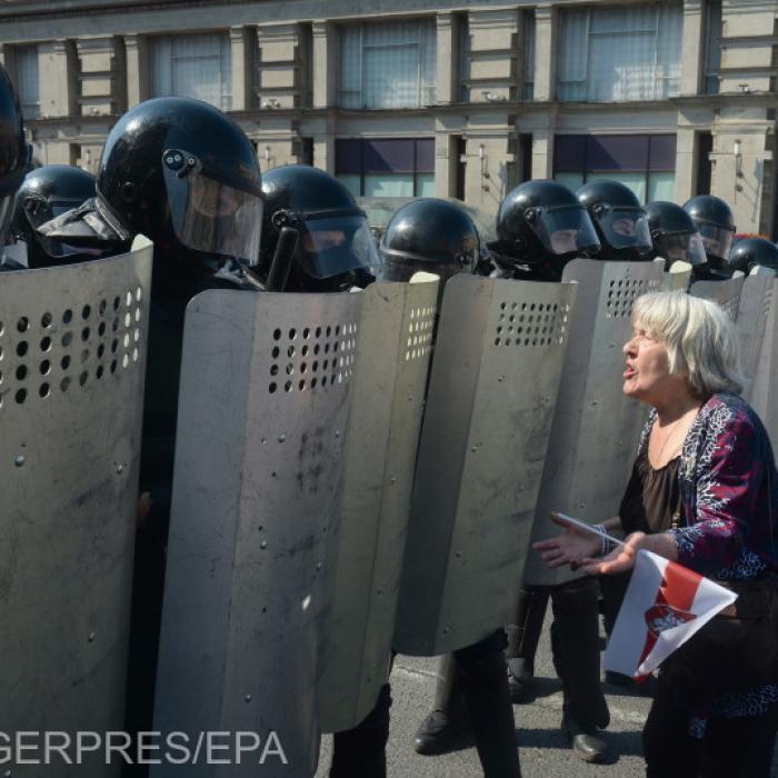Proteste cu zeci de mii de oameni în Belarus. Lukașenko a ieșit din nou cu arma 