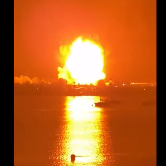 Marea Britanie. Incendiu uriaș după o serie de explozii. Sute de persoane, evacuate: „Am văzut că cerul era portocaliu” (VIDEO)