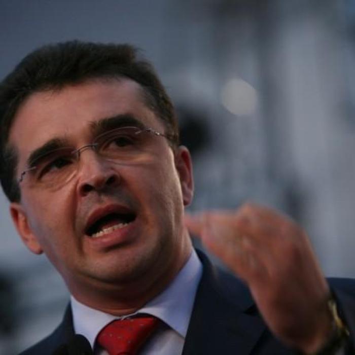 Marian Oprişan, răspuns pentru protestatarii din faţa casei sale: "Cine nu este în stare să facă nimic pentru el..."