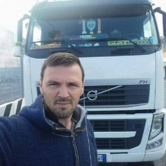 Zeci de șoferi de TIR s-au implicat în găsirea colegului lor Gheorghe, tatăl a doi copii: „Microbuze spre Italia au luat la rând parcările”