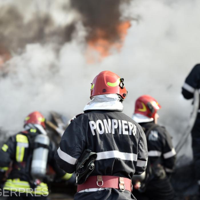 Tragedie pentru cinci copii români care au rămas pe drumuri. Unchiul lor le-a dat foc 