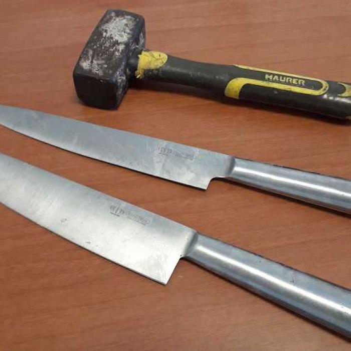 Italia. Polițiști atacați cu cuțite și ciocane de doi români, „hoți” într-un magazin. Unul dintre ei era proprietarul