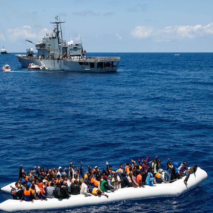 Italia. Migranții blocați pe mare de aproape 40 de zile au fost primiți în portul sicilian Pozzallo