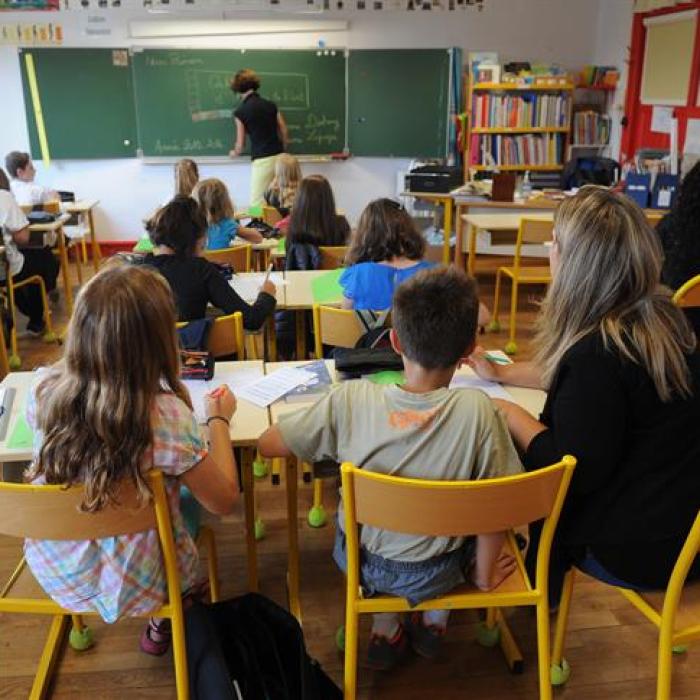 Italia. Peste 5 milioane de elevi au revenit la cursuri. Conte: ''O zi importantă pentru întreaga naţiune''