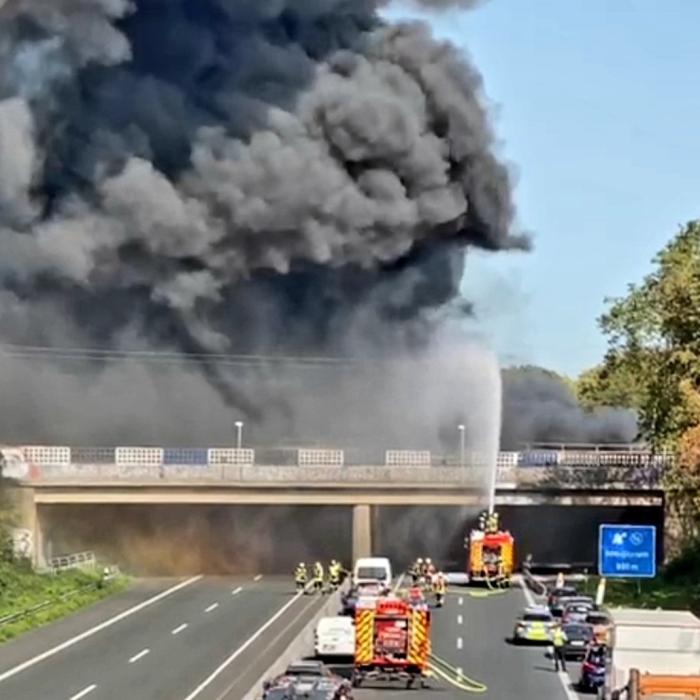 Incendiu puternic pe o autostradă din Germania. Traficul, blocat (FOTO+VIDEO)
