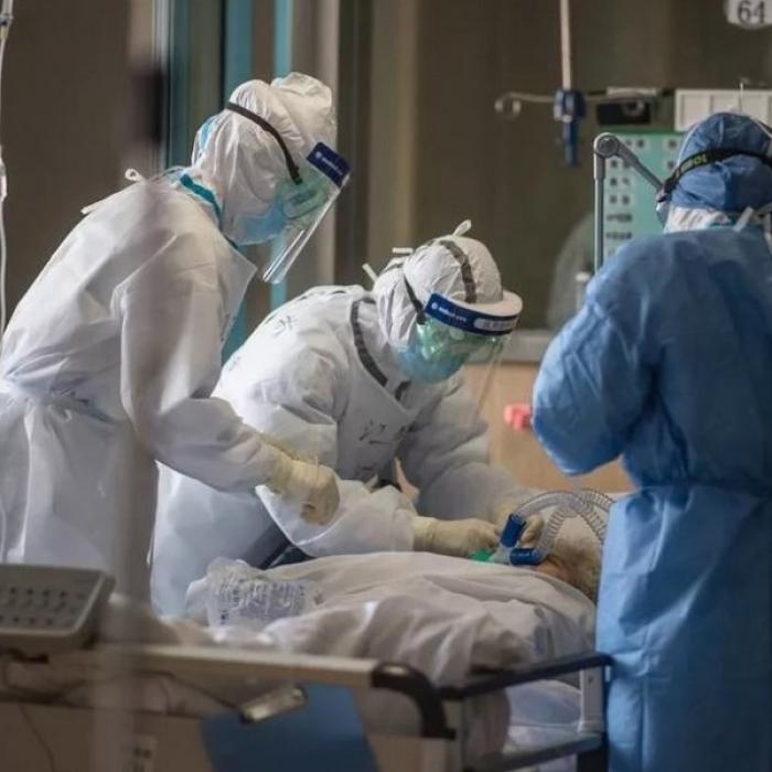 Explozie de infectări în Marea Britanie: Aproape 4.500 de cazuri azi