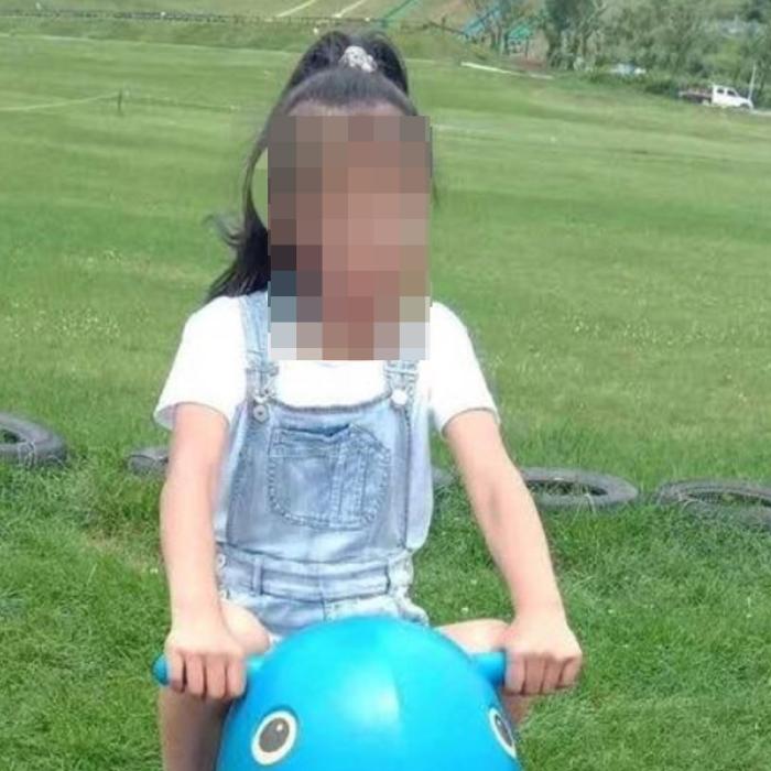 O fetiță de numai 10 ani a murit după ce a fost bătută de profesor 