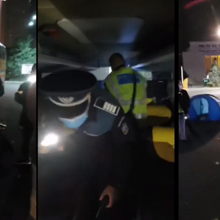 Scandal în Piața Victoriei: Autocarul protestatarilor, luat pe sus: „Jumătate din români sunt plecați afară, goniți de mafia asta“
