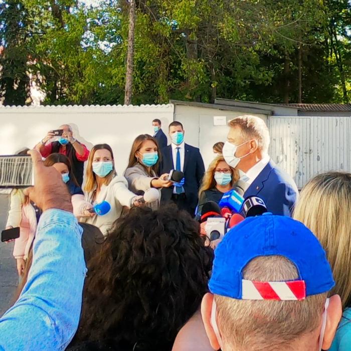 Klaus Iohannis a ajuns la vot: "Să nu-i lăsăm pe alții să decidă în locul nostru!"