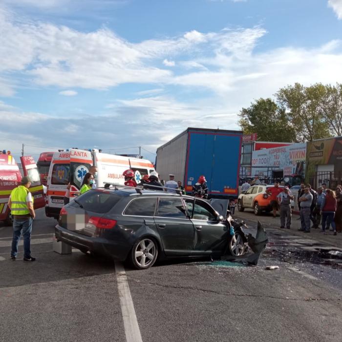 Accident grav între un TIR și un autoturism: O persoană în stare critică. Traficul este blocat pe Centura Focșani