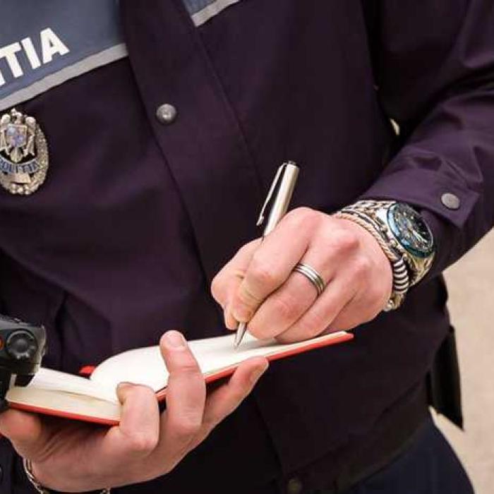 SCANDALUL polițiștilor în civil ia amploare: Avocatul Poporului îi cere explicații lui Marcel Vela