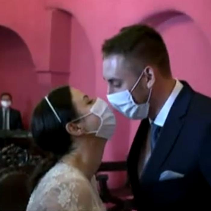 Virusolog din Spania profețește: „Pregătiți-vă pentru 2 ANI de purtat MASCĂ de protecție. Va fi un maraton”