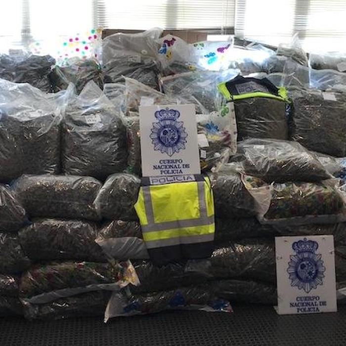 Spania. 355 de kilograme de marijuana confiscate de la o organizaţie condusă de ROMÂNI, chiar când se pregăteau de vânzare