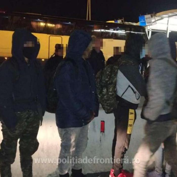 Doi români făceau afaceri din trafic ilegal de migranţi. În loc de banii promişi, s-au ales cu dosare penale