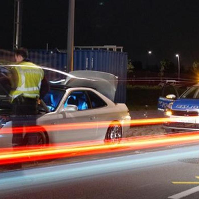 Germania. Părinți români, inconștiență crasă la peste 180 Km/h: Implicați în curse ilegale, au luat cu ei copilul de 2 ANI