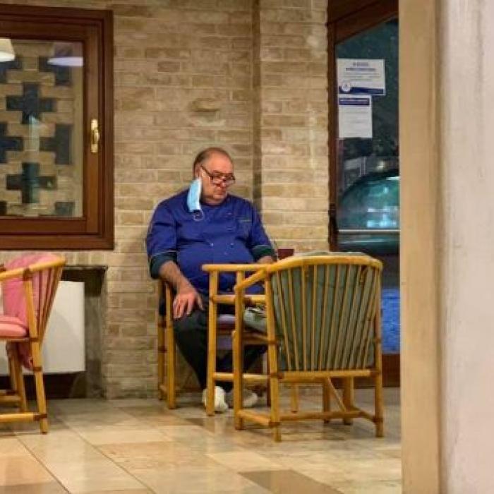 Italia. Fotografia care a înduioşat o ţară: „Acesta este tatăl meu. Este ultima lovitură pentru el”