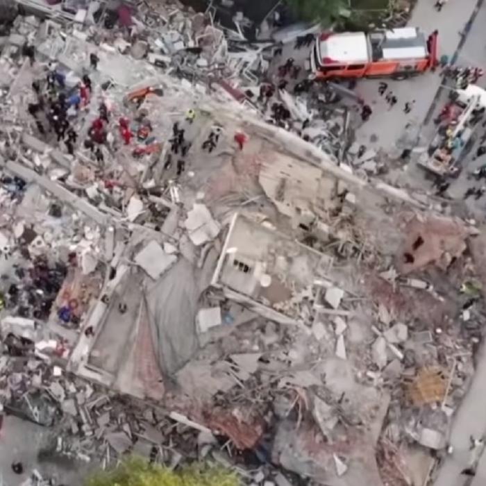 Bilanţul morţilor cutremurului în vestul Turciei a urcat la 25