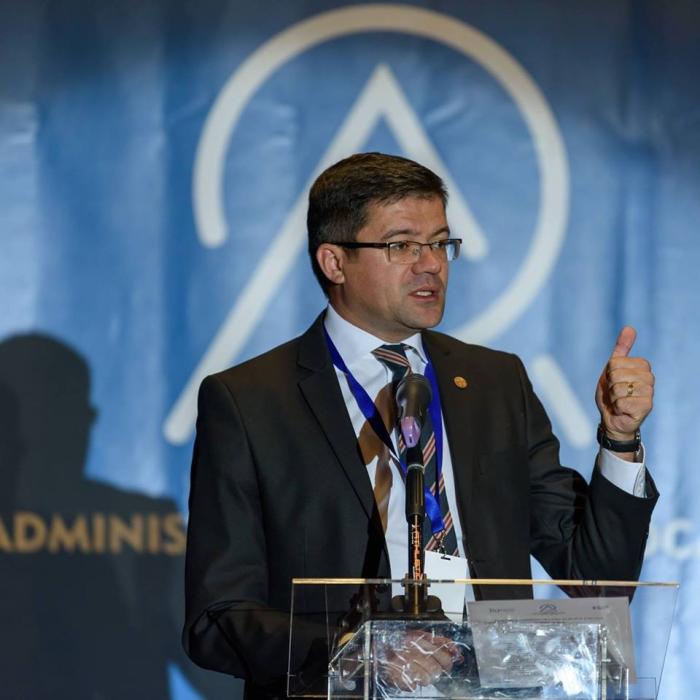 Costel Alexe NU mai este ministrul Mediului. Klaus Iohannis a semnat decretul de numire a a lui Mircea Fechet