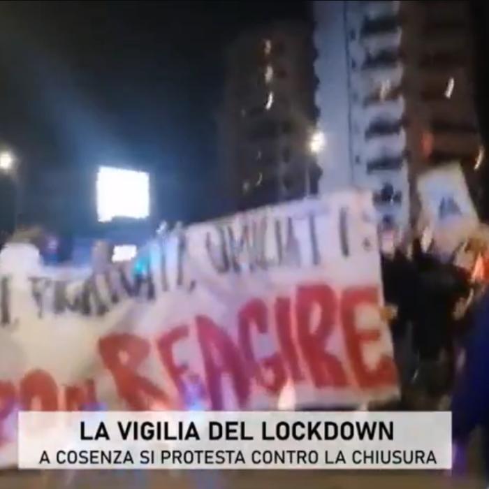 PROTESTE în Italia, cu o seară înainte de lockdown. Autostradă BLOCATĂ la Cosenza - VIDEO