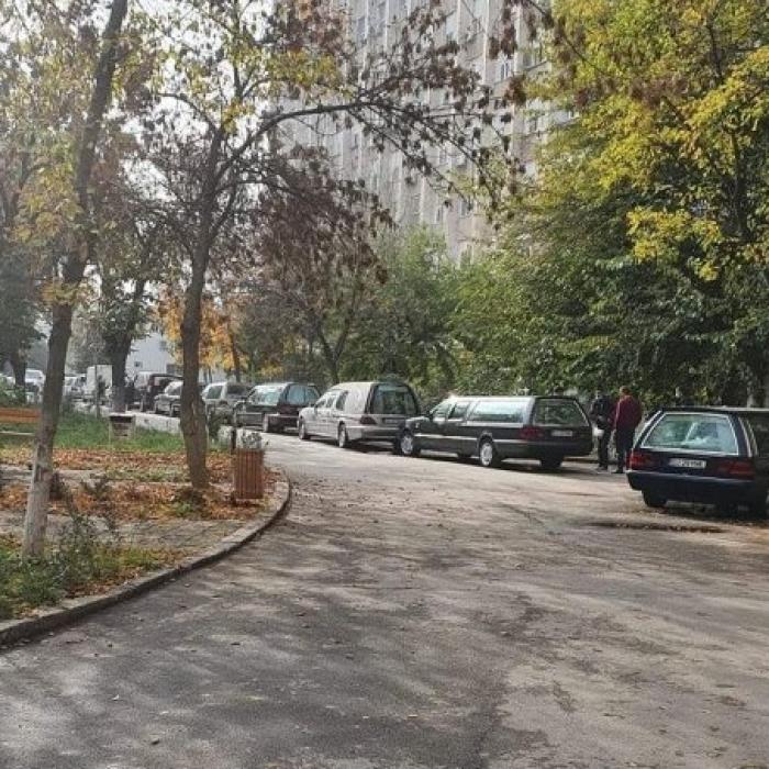 Coadă de DRICURI la un spital din Craiova. Un medic a postat fotografia: "N-am văzut niciodată așa ceva!"