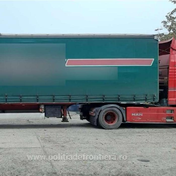 Un român a vrut să intre în ţară cu mii de produse contrafăcute. Marfa de aproape 14.000 de lei, confiscată