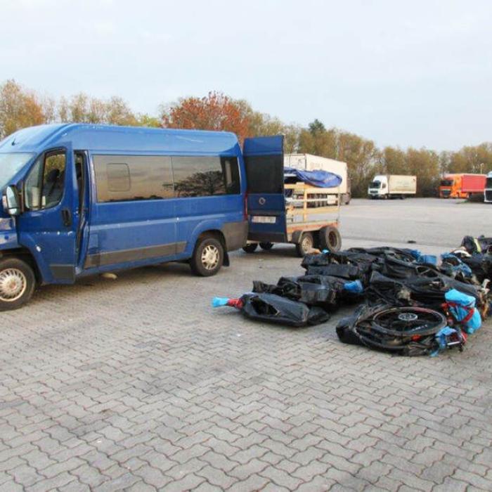 Germania. 3 români care se îndreptau spre România au ajuns în arest, iar microbuzul și încărcătura, CONFISCATE
