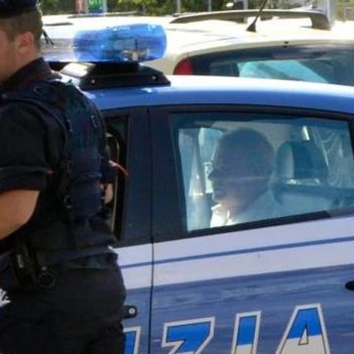 Italia. Un român a luat cuțitul și și-a amenințat soția și copilul că-i omoară. Intervenția rapidă a carabinierilor a evitat o tragedie 