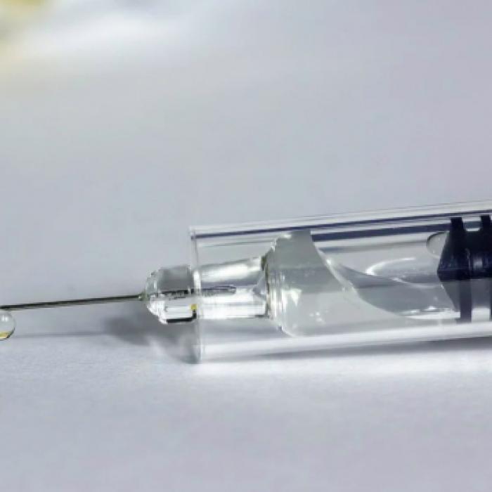 Reacțiile adverse, după administrarea vaccinului anti-Covid. Voluntarii le-au asemănat cu o „mahmureală severă”