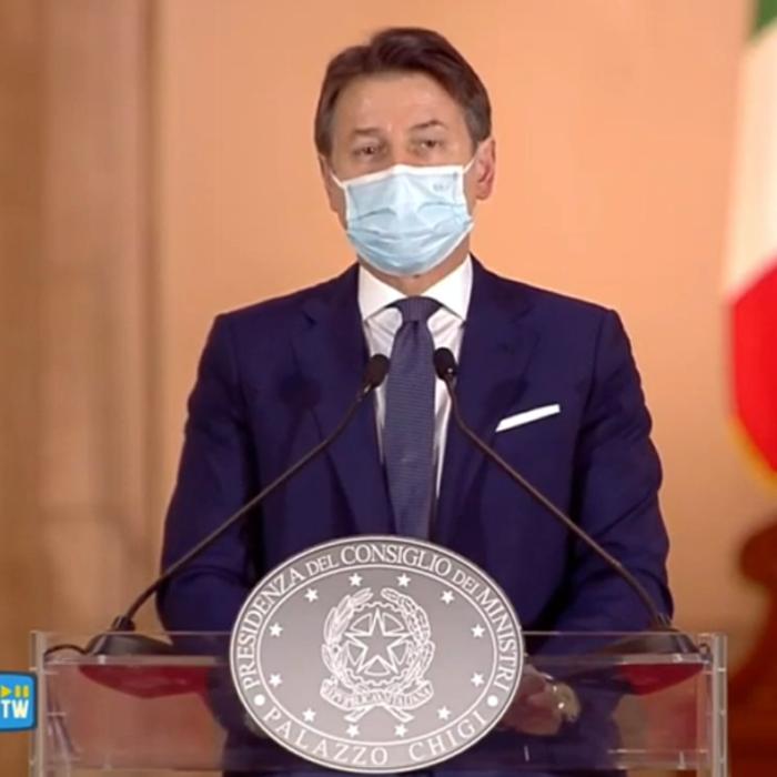 Noi restricții în Italia: Fără îmbrățișări și cine festive de Crăciun. Se menține interdicția intrării și ieșirii din regiunile roșii și portocalii