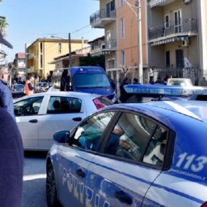 Italia. O româncă și un italian au bătut un bărbat, după ce au dat buzna în casa lui: „Îți omorâm fiul dacă nu primim 50.000 de euro“