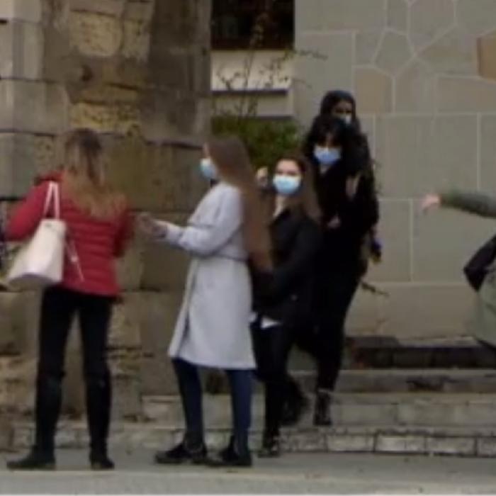 Aproape 2.000 de studenți români voluntari, repartizați în spitalele suport Covid