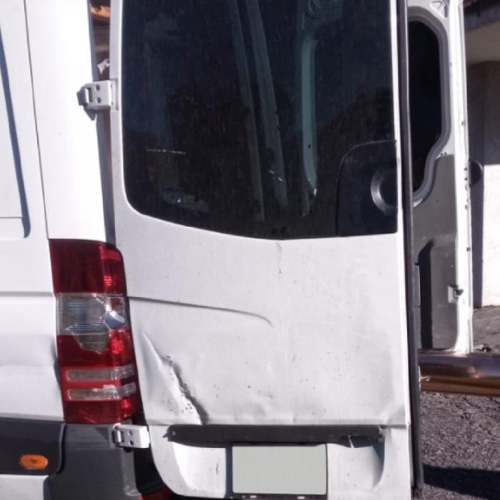 Italia. Patru români cu un microbuz, înșelăciune la ușa casei. Carabinierii trag un semnal de alarmă: „Să nu aveți încredere!”