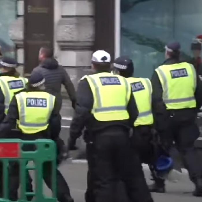 UPDATE. ALERTĂ în centrul Londrei: „Vă rugăm să evitaţi zona!”