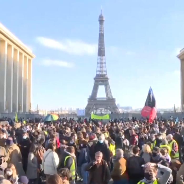 Franța. PROTESTATARII au reușit: Legea "securităţii globale" va fi rescrisă