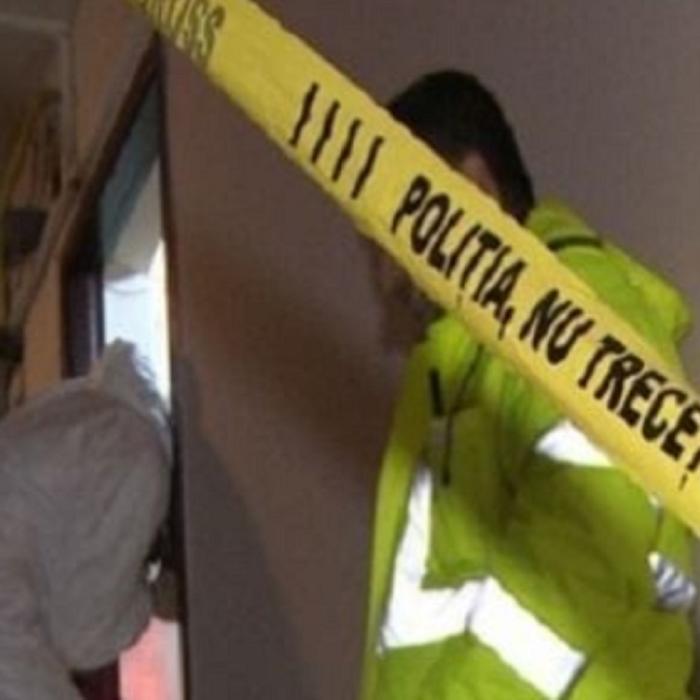 Român, găsit mort în casă 