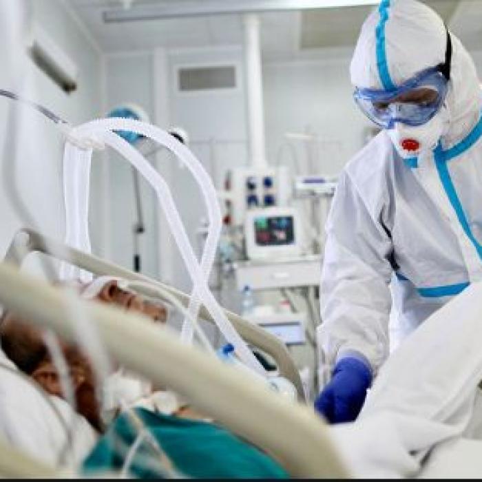 SUA raportează un număr record de peste 100.000 de persoane spitalizate şi peste 2.700 de decese în 24 de ore