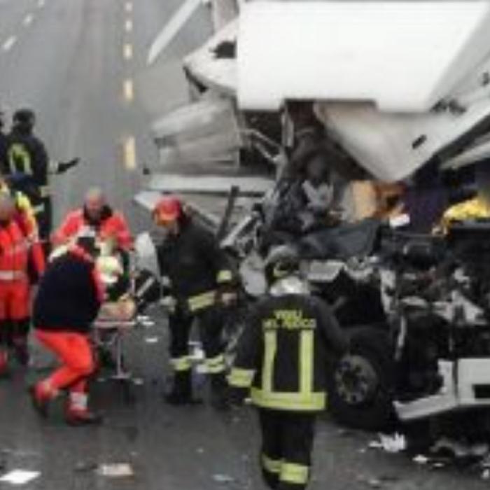 Italia. Tânăr român de 25 de ani, mort într-un grav accident: Trupul neînsuflețit, scos cu greu dintre fiarele contorsionate