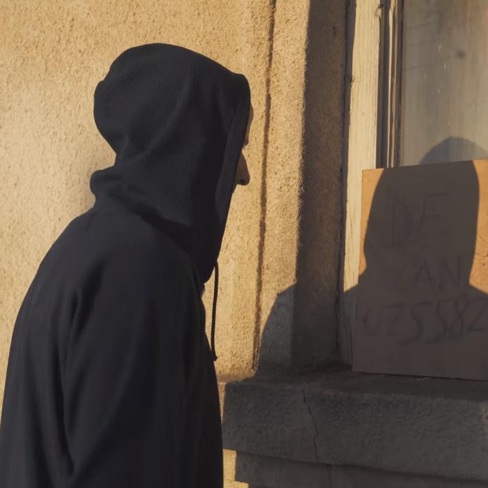DIASPORA votează cu inima la România. ARMA: „Stau la coada la vamă, doar cu tine-n gând. Iar ți-am mai făcut o rană, te-am lăsat plângând!“